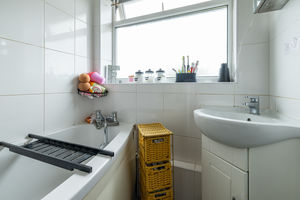 Family bathroom- click for photo gallery